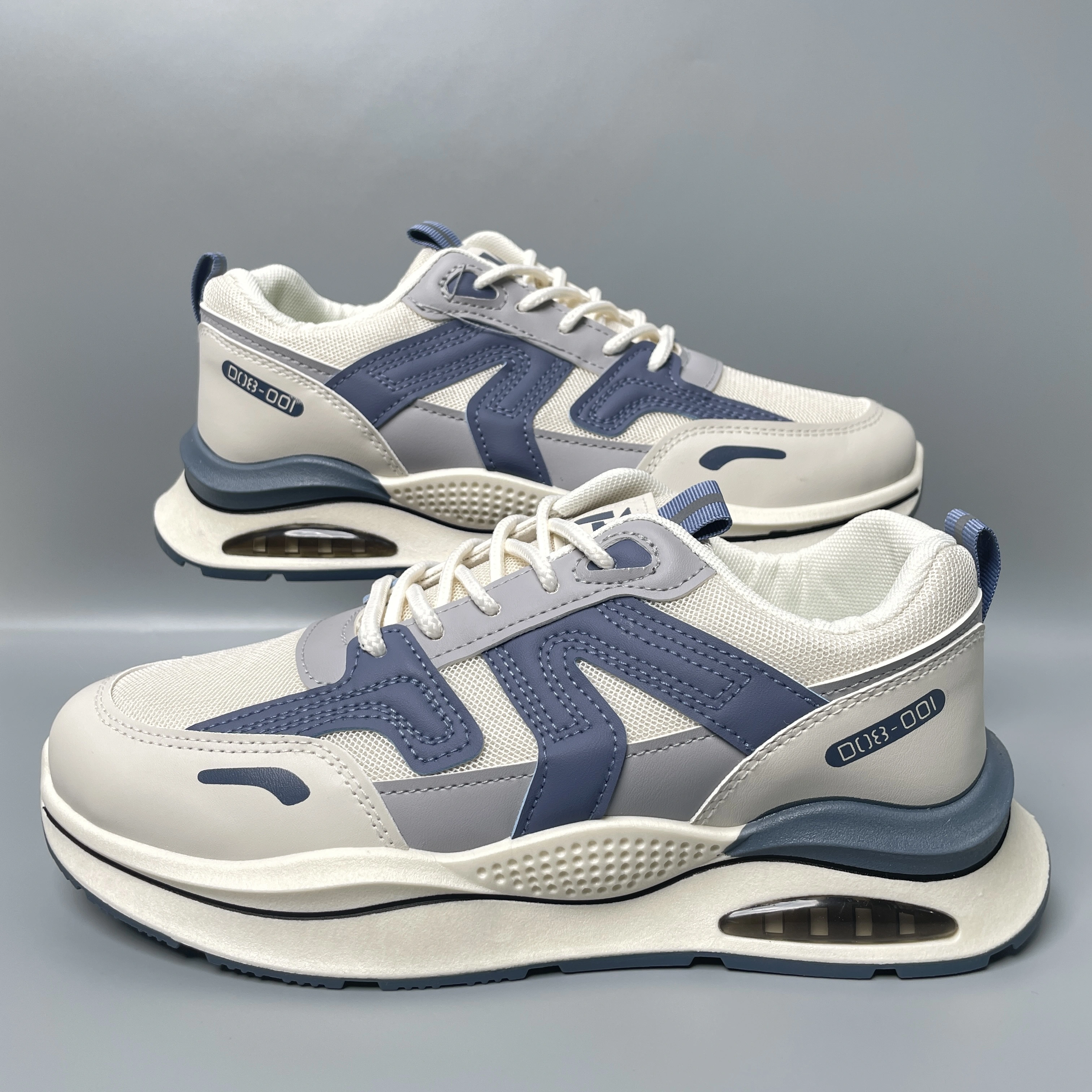 Спортивные кроссовки